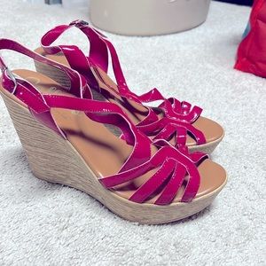Callisto of California magenta pink wedges